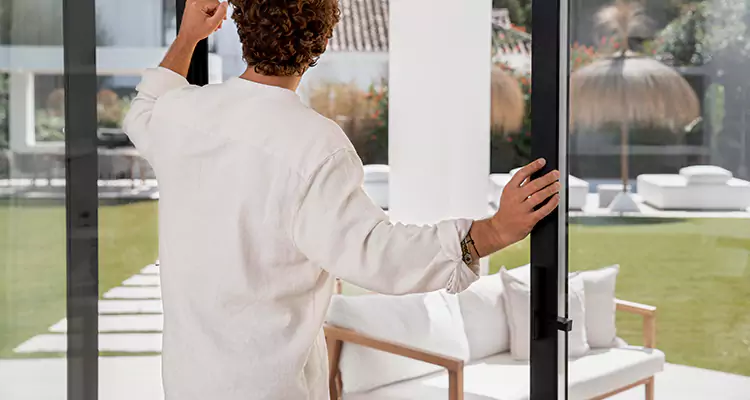 Sliding Screen Door Maintenance for Closing Issues in Palm Harbor, FL
